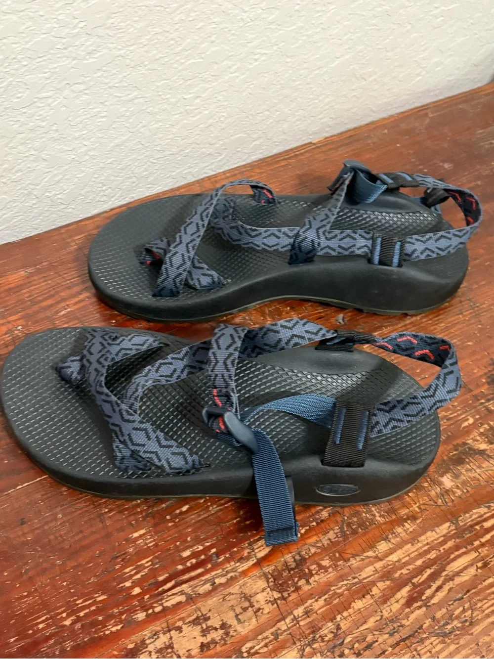 Chaco Men's Navy Blue & Black Sport Sandals size 11, Great condition